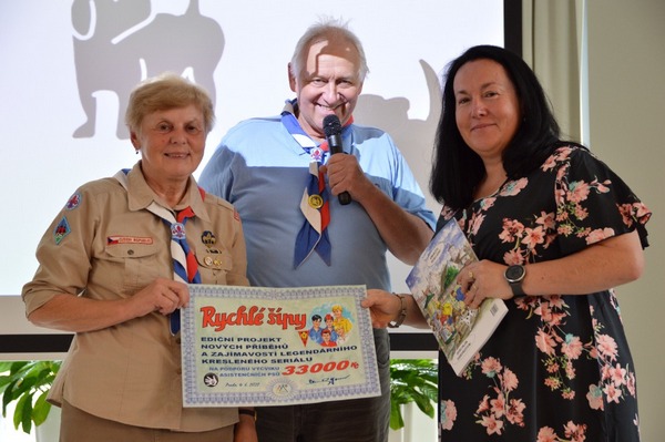 R� 33 - pomocn� tlapky - p�ed�n� �eku